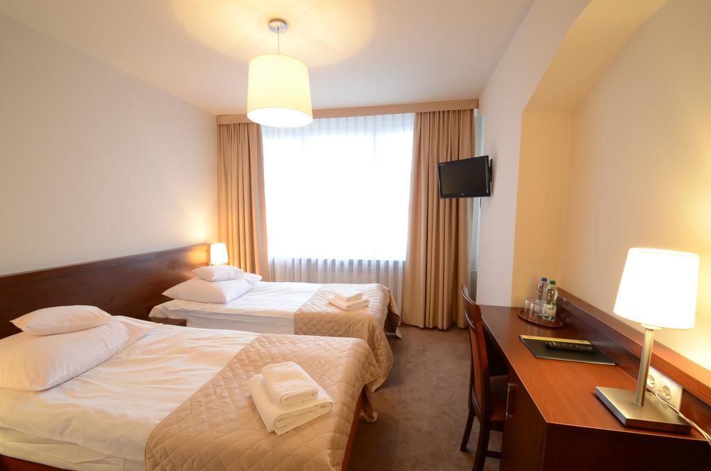 Hotel Pzmot Lublin Rum bild