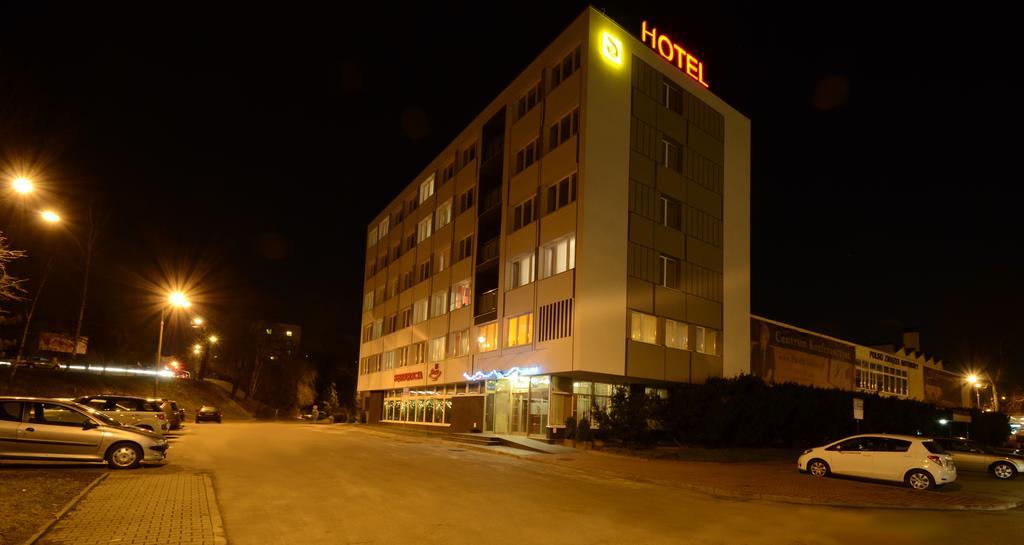 Hotel Pzmot Lublin Exteriör bild