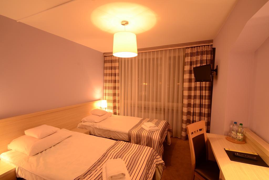 Hotel Pzmot Lublin Rum bild