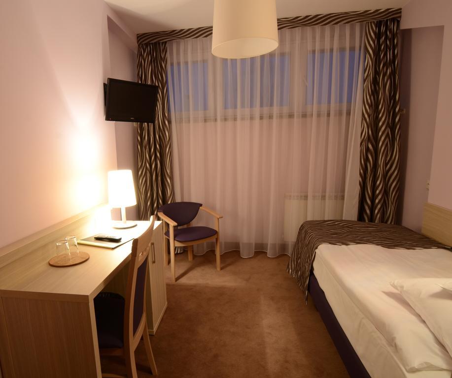 Hotel Pzmot Lublin Rum bild