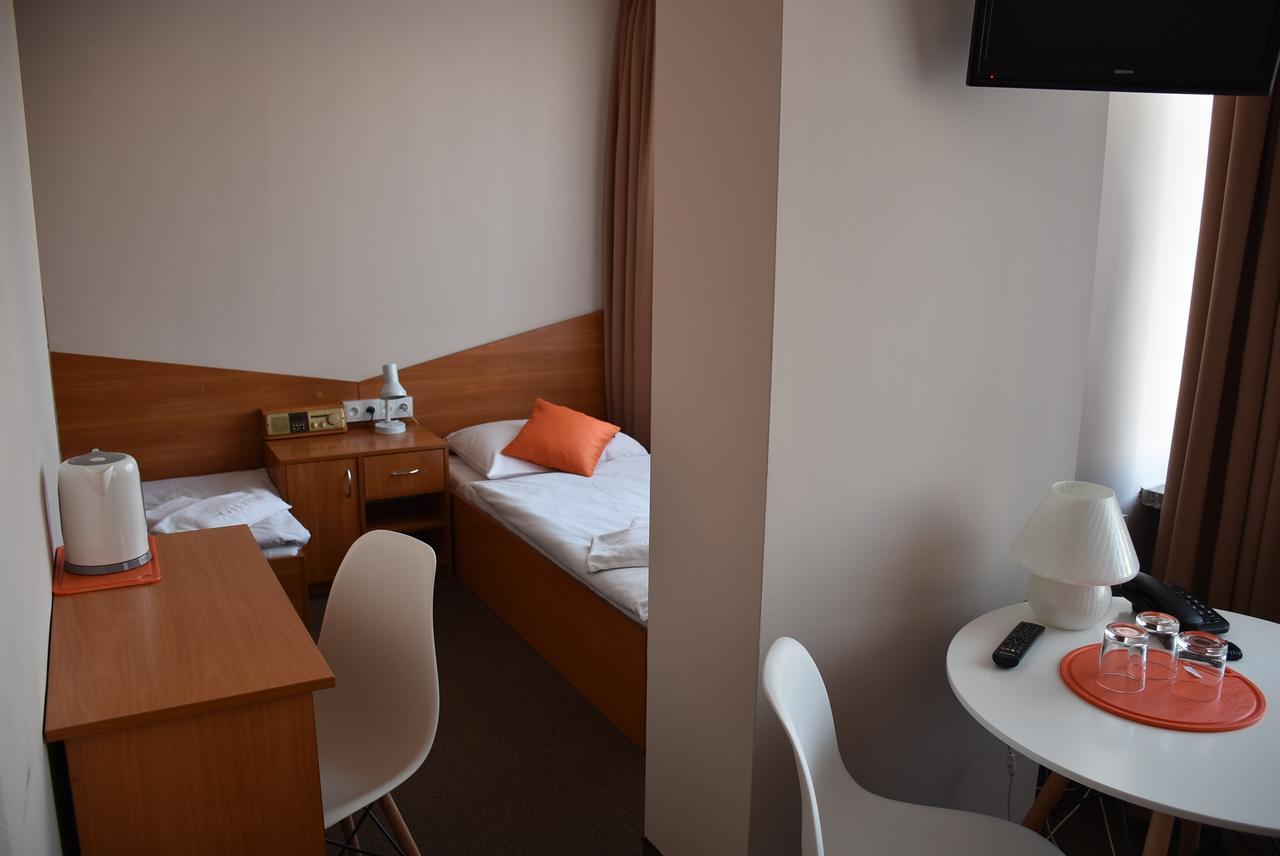 Hotel Pzmot Lublin Exteriör bild