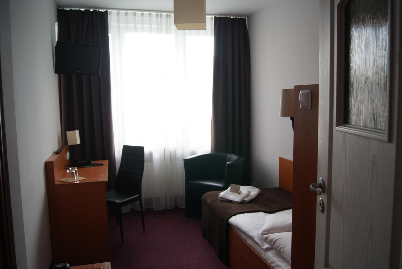 Hotel Pzmot Lublin Exteriör bild