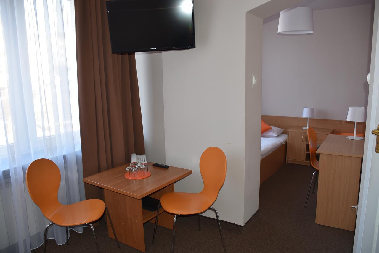 Hotel Pzmot Lublin Exteriör bild